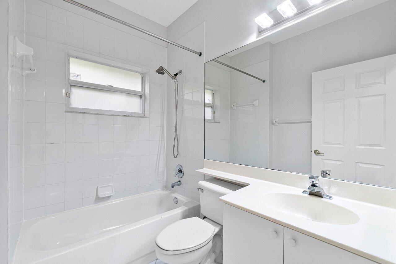 12349 Cascades Pointe Drive Boca Raton, FL 33428 - Photo 14 of 36 014-12349CascadesPointeDrive-BocaRaton-F