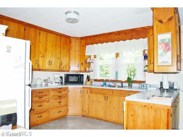 210 Tatum Road Mocksville, NC 27028 - Photo 8 of 16 Kitchen.