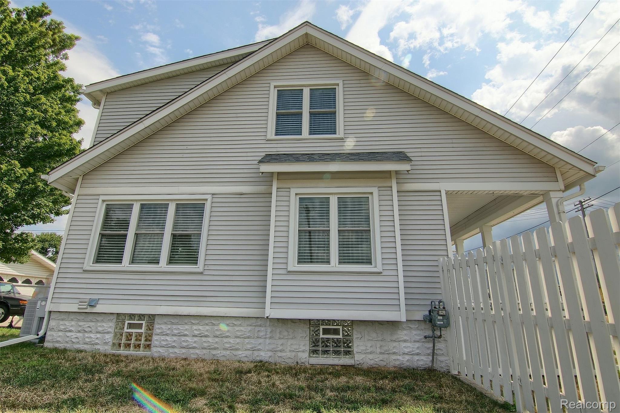 550 Goddard Road Wyandotte, MI 48192 - Photo 26 of 29 26-Rear.jpg