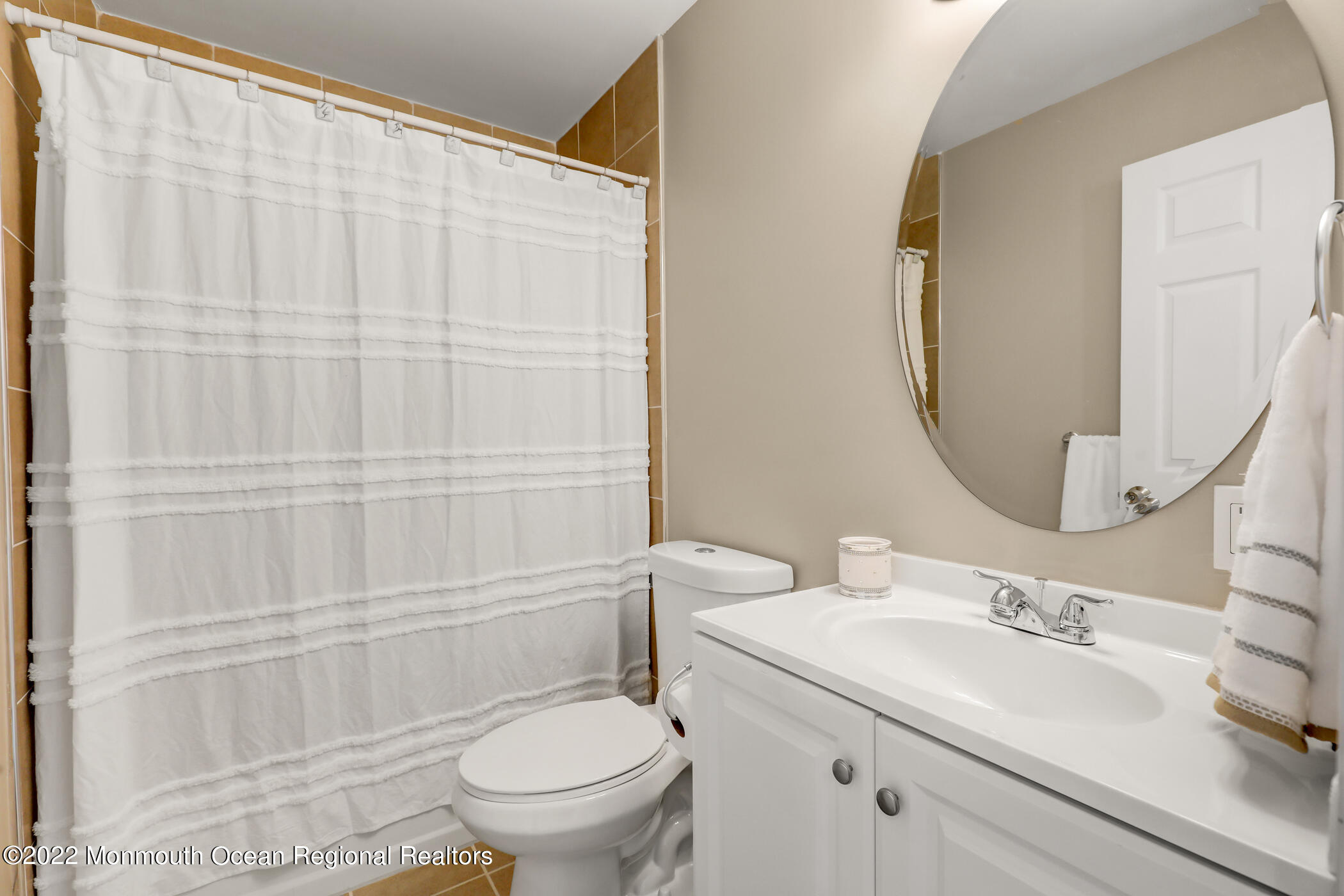 599 Line Road Aberdeen, NJ 07747 - Photo 17 of 40 25 - Bathroom