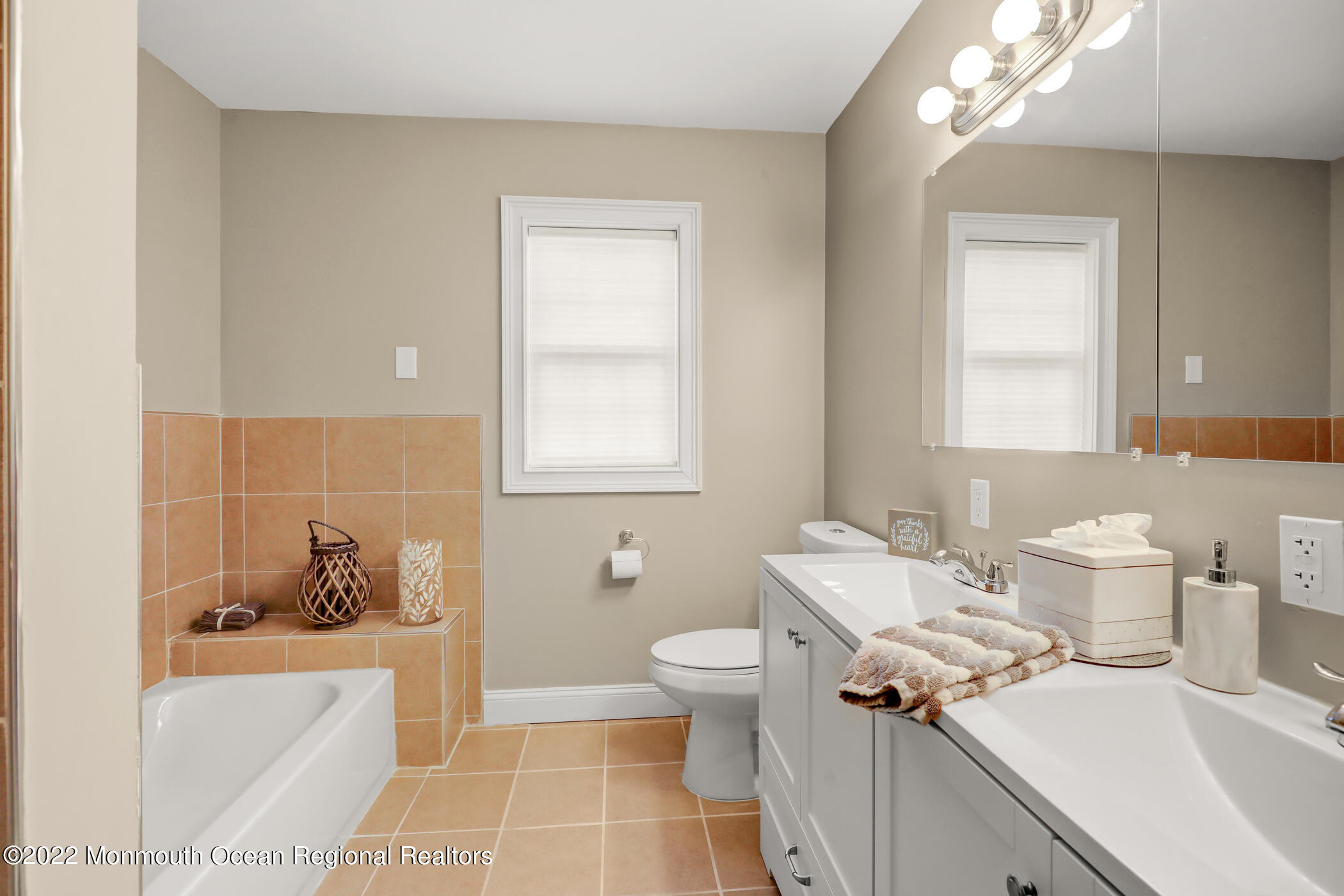 599 Line Road Aberdeen, NJ 07747 - Photo 25 of 40 22 - Primary Bathroom