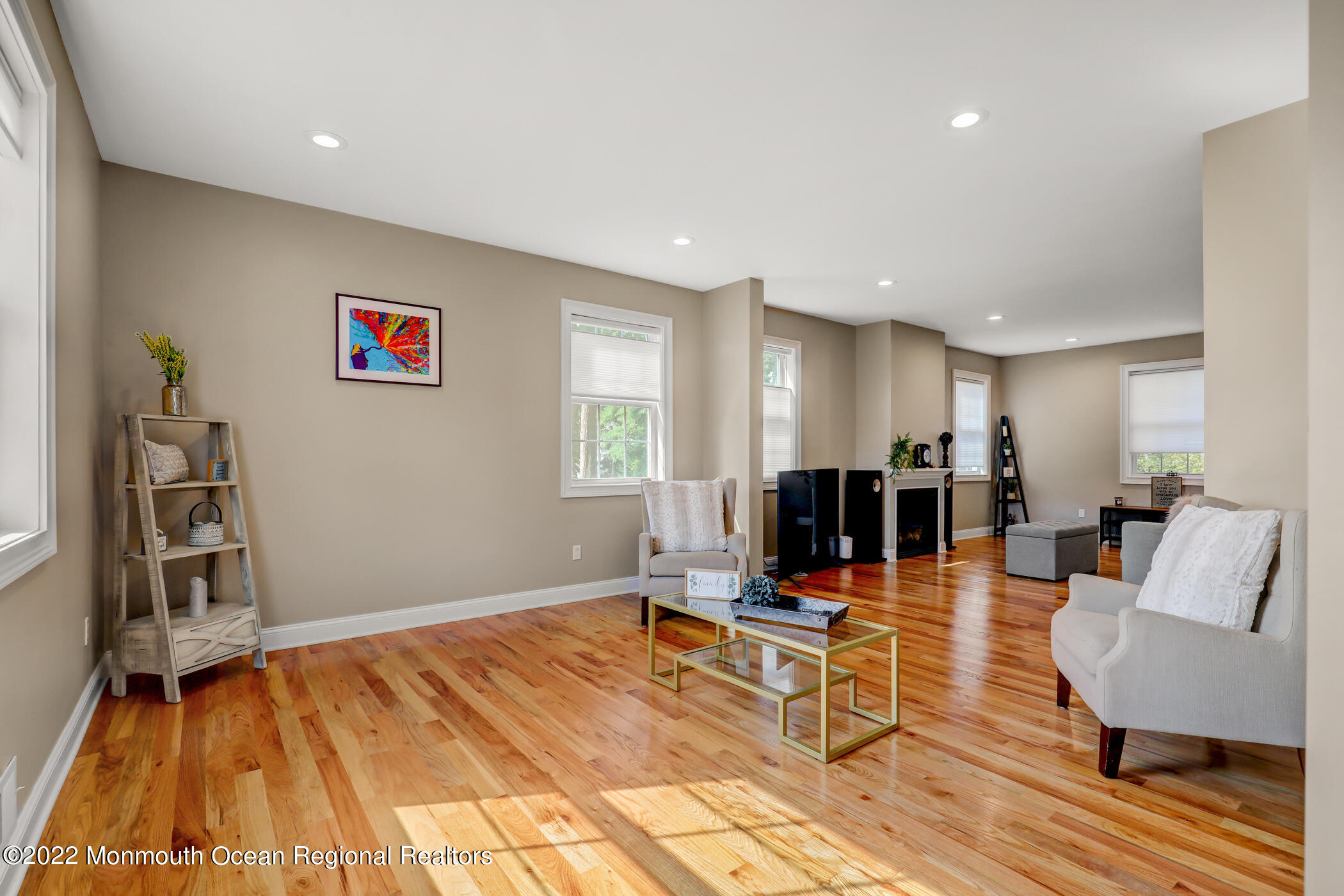 599 Line Road Aberdeen, NJ 07747 - Photo 7 of 40 5 - Living Room