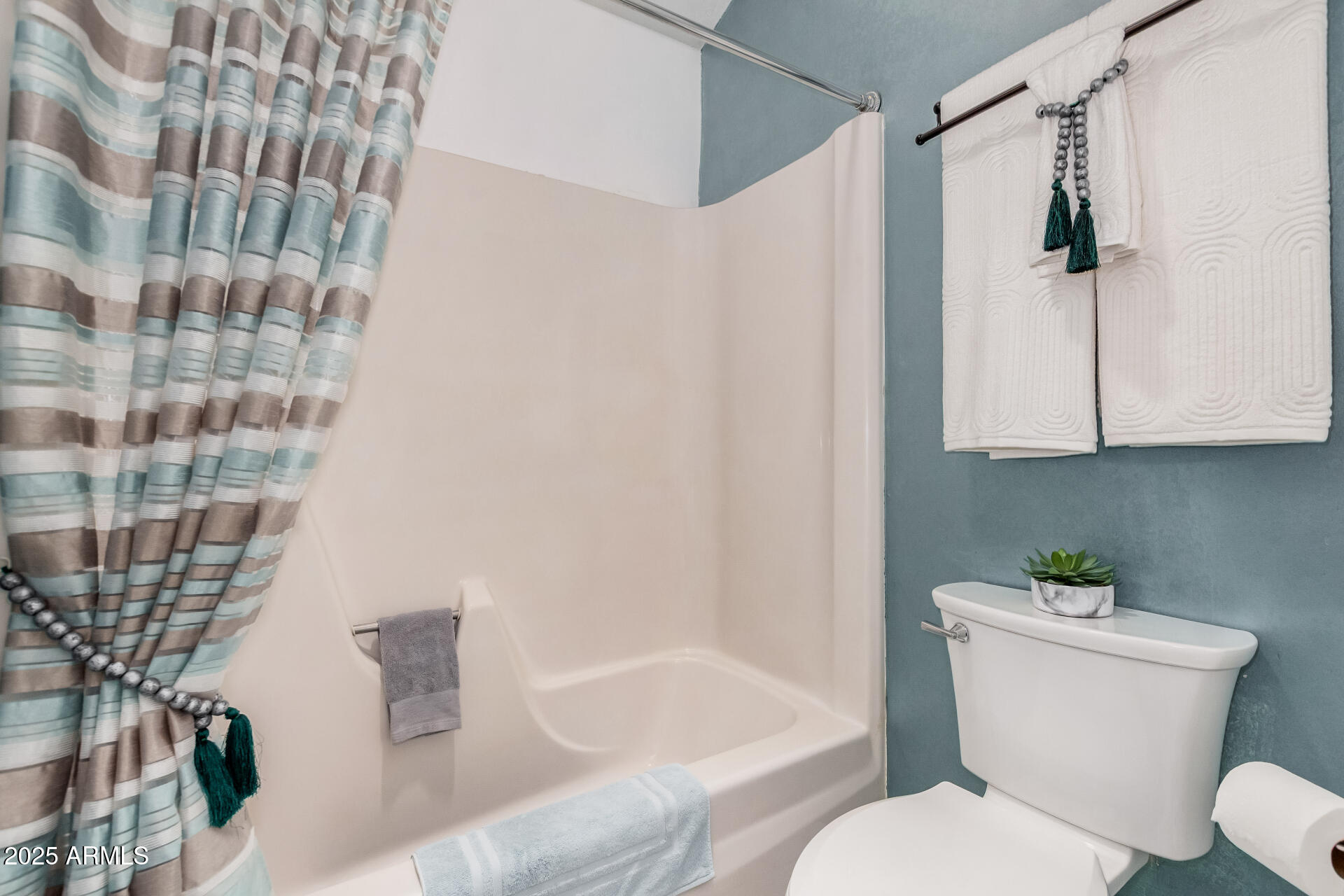 2329 North Recker Road, Unit 59 Mesa, AZ 85215 - Photo 18 of 32 Primary Bath with Tub.Shower Combo