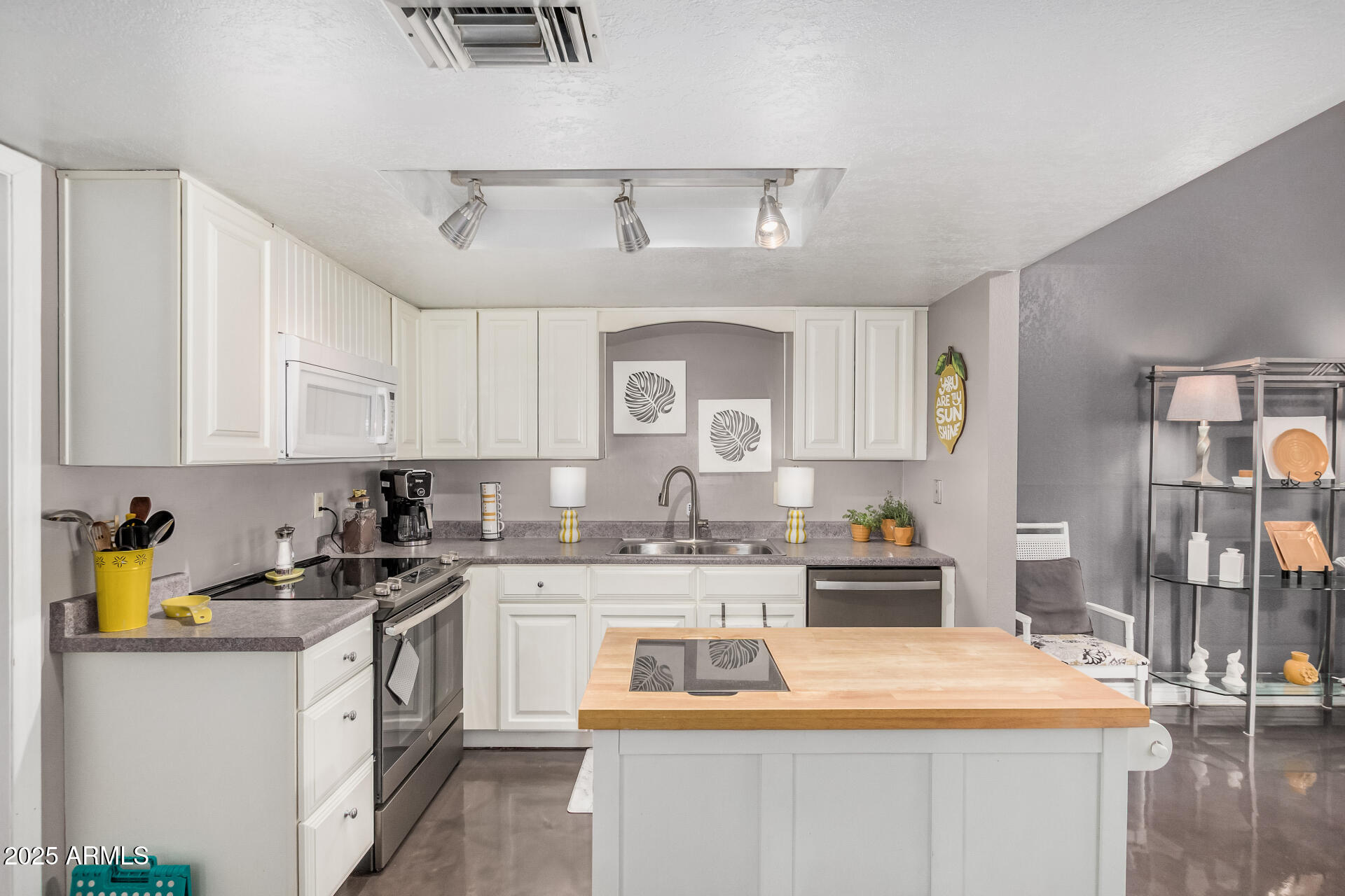 2329 North Recker Road, Unit 59 Mesa, AZ 85215 - Photo 7 of 32 Kitchen