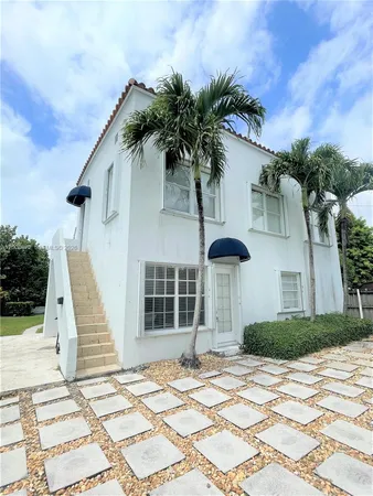 $2,850 | 5116 Southwest 57th Avenue, Unit (UPSTAIRS), Miami, FL 33155