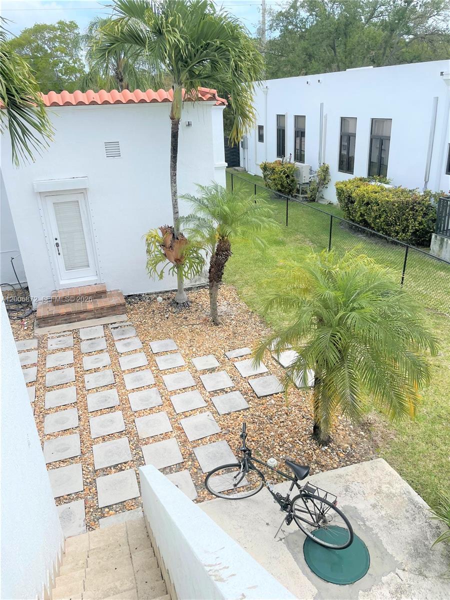 5116 Southwest 57th Avenue, Unit B Miami, FL 33155 - Photo 17 of 26 a backyard of a house with table and chairs