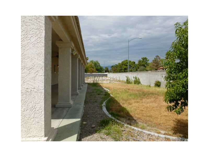 1815 Westwind Road Las Vegas, NV 89146 - Photo 27 of 30 Yard/Garden.