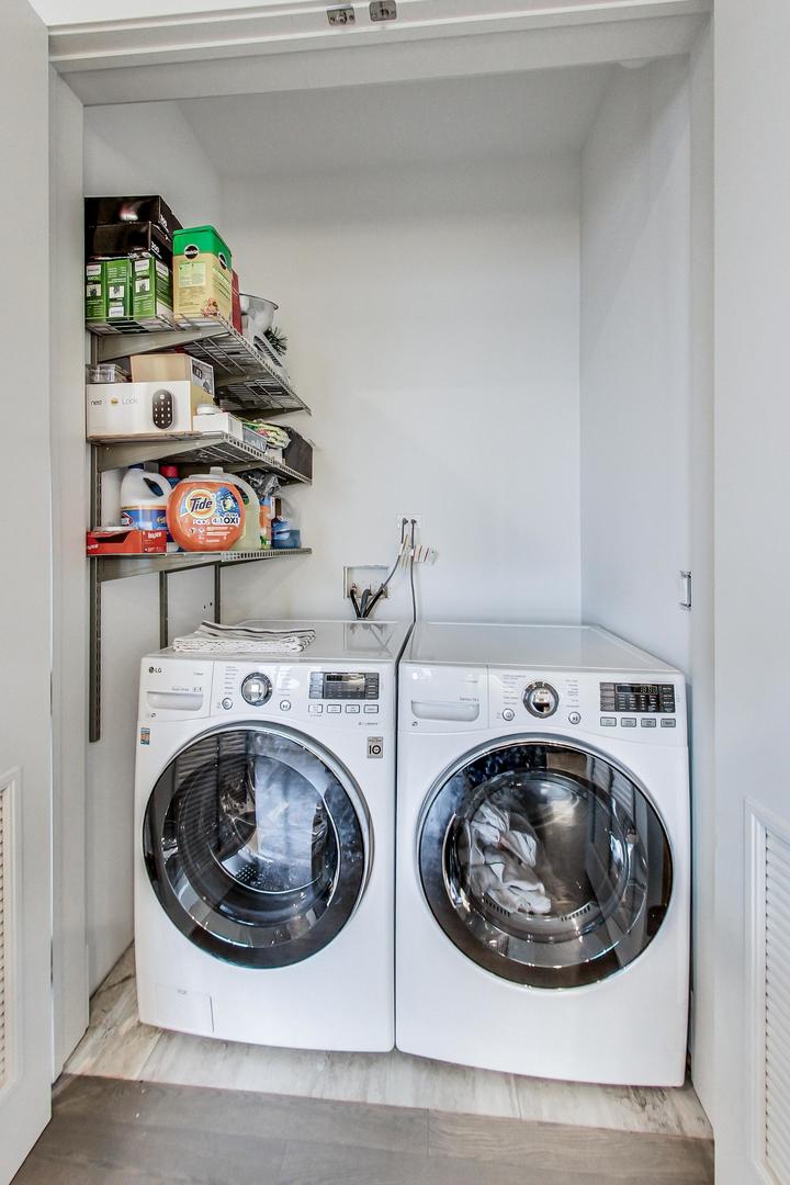 4042 North Pulaski Road, Unit 3W Chicago, IL 60641 - Photo 26 of 33 a utility room with dryer and washer
