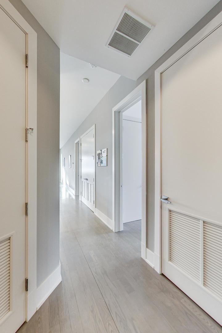 4042 North Pulaski Road, Unit 3W Chicago, IL 60641 - Photo 29 of 33 a view of a hallway