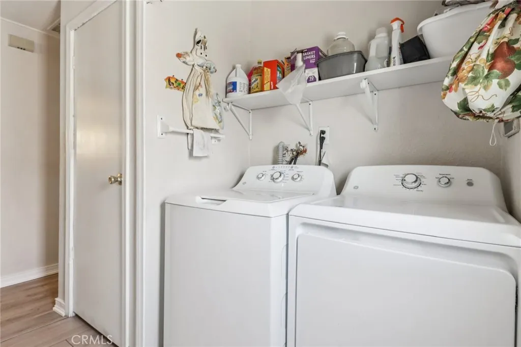 3700 Buchanan Street, Unit 28 Riverside, CA 92503 - Photo 20 of 35 a utility room with dryer and washer