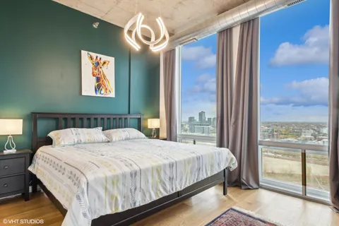 700 North Larrabee Street, Unit 1601, Chicago, IL 60654