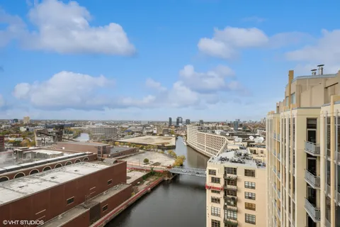 700 North Larrabee Street, Unit 1601, Chicago, IL 60654