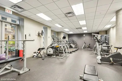 700 North Larrabee Street, Unit 1601, Chicago, IL 60654