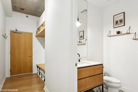 700 North Larrabee Street, Unit 1601, Chicago, IL 60654