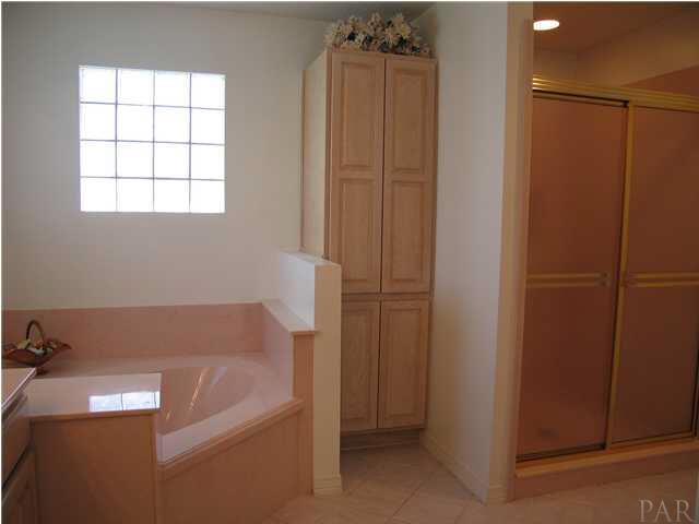 2600 Crescent Road Navarre, FL 32566 - Photo 11 of 24 Master bath garden tub
