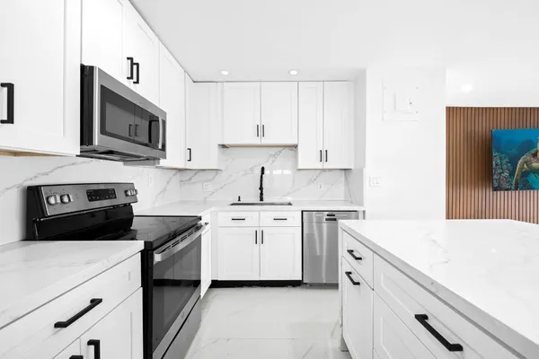 $7,900 | 865 Northeast 23rd Terrace, Pompano Beach, FL 33062