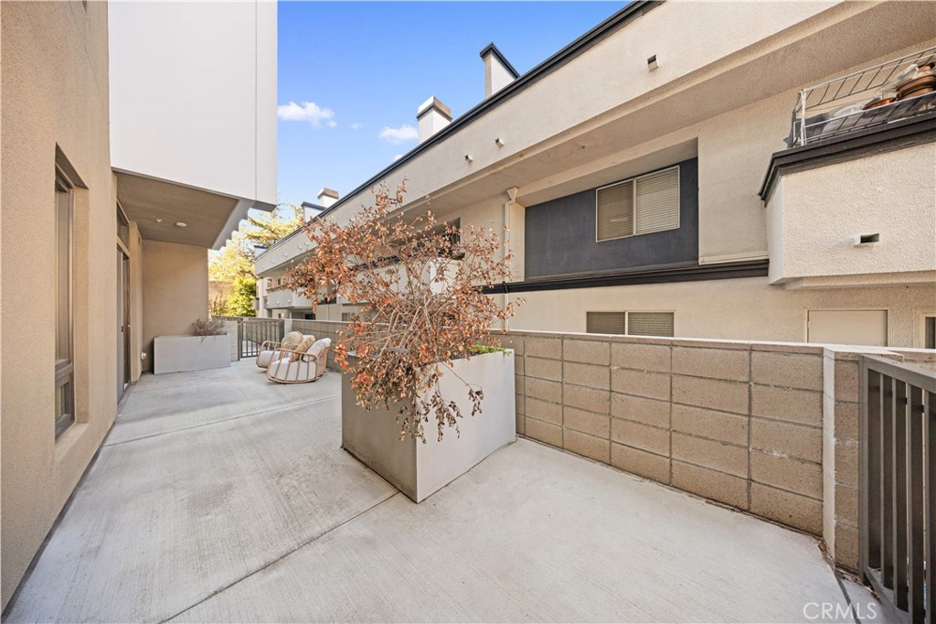 709 East Walnut Street, Unit 222 Pasadena, CA 91101 - Photo 17 of 46 a bathroom with a sink and a mirror