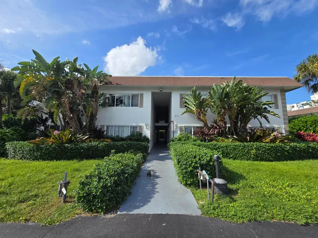 $243,900 | 201 Southeast 6th Avenue, Unit 16, Pompano Beach, FL 33060