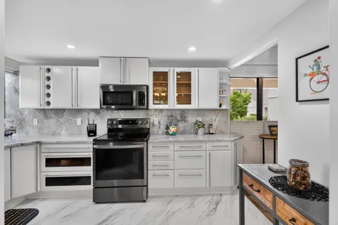 $479,000 | 111 Waterview Drive, Unit 111, Palm Beach Gardens, FL 33418