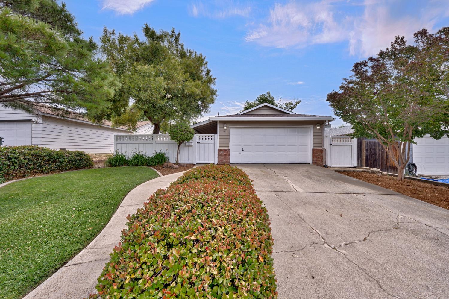 5422 Earnell Street Carmichael, CA 95608 - Photo 2 of 39 a view of a house with a yard