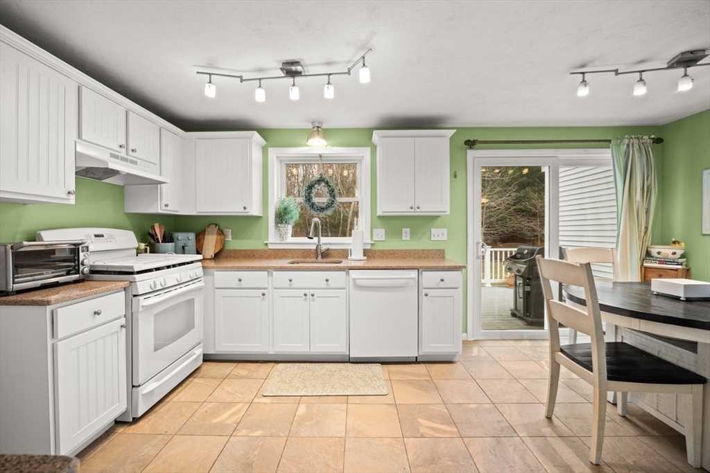 73 Elyse Road Mansfield, MA 02048 - Photo 11 of 42