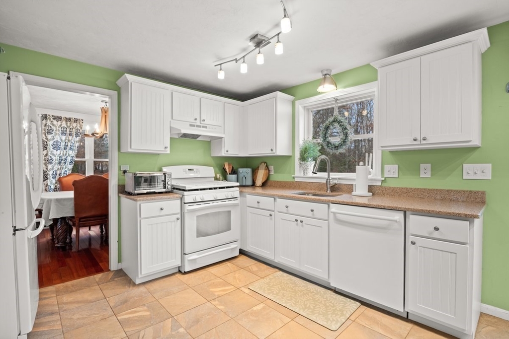 73 Elyse Road Mansfield, MA 02048 - Photo 12 of 42