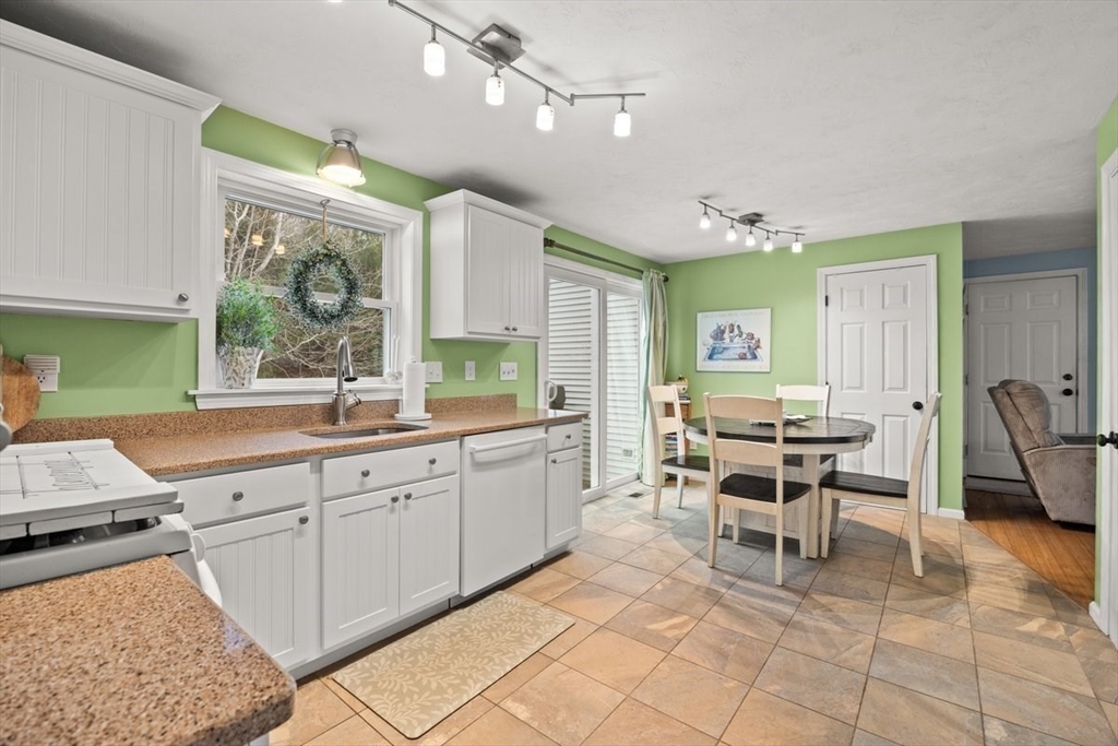 73 Elyse Road Mansfield, MA 02048 - Photo 16 of 42