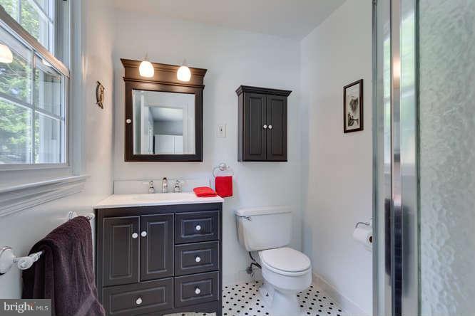 9522 Kirkfield Road Burke, VA 22015 - Photo 14 of 23 a bathroom with a toilet sink and mirror