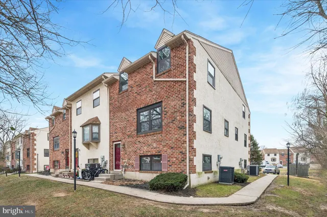 $2,200 | 50 Silver Lake Terrace, Unit 50, Morton, PA 19070