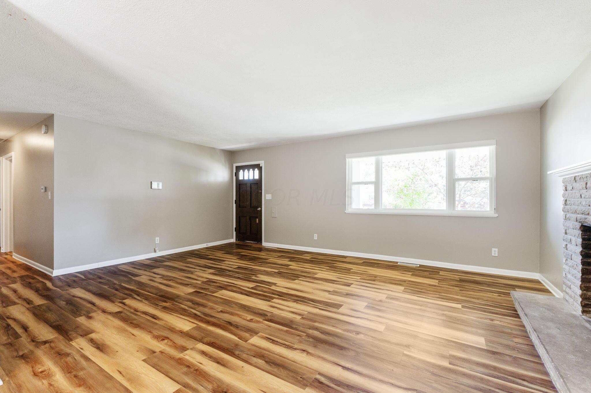 307 Rivers End Road Columbus, OH 43230 - Photo 13 of 43 Vinyl Plank Flooring