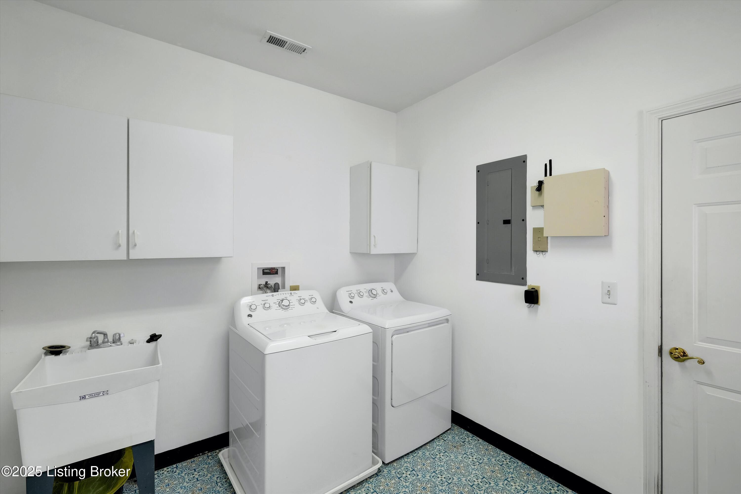 3531 Hurstbourne Ridge Boulevard Louisville, KY 40299 - Photo 21 of 54 spacious laundry