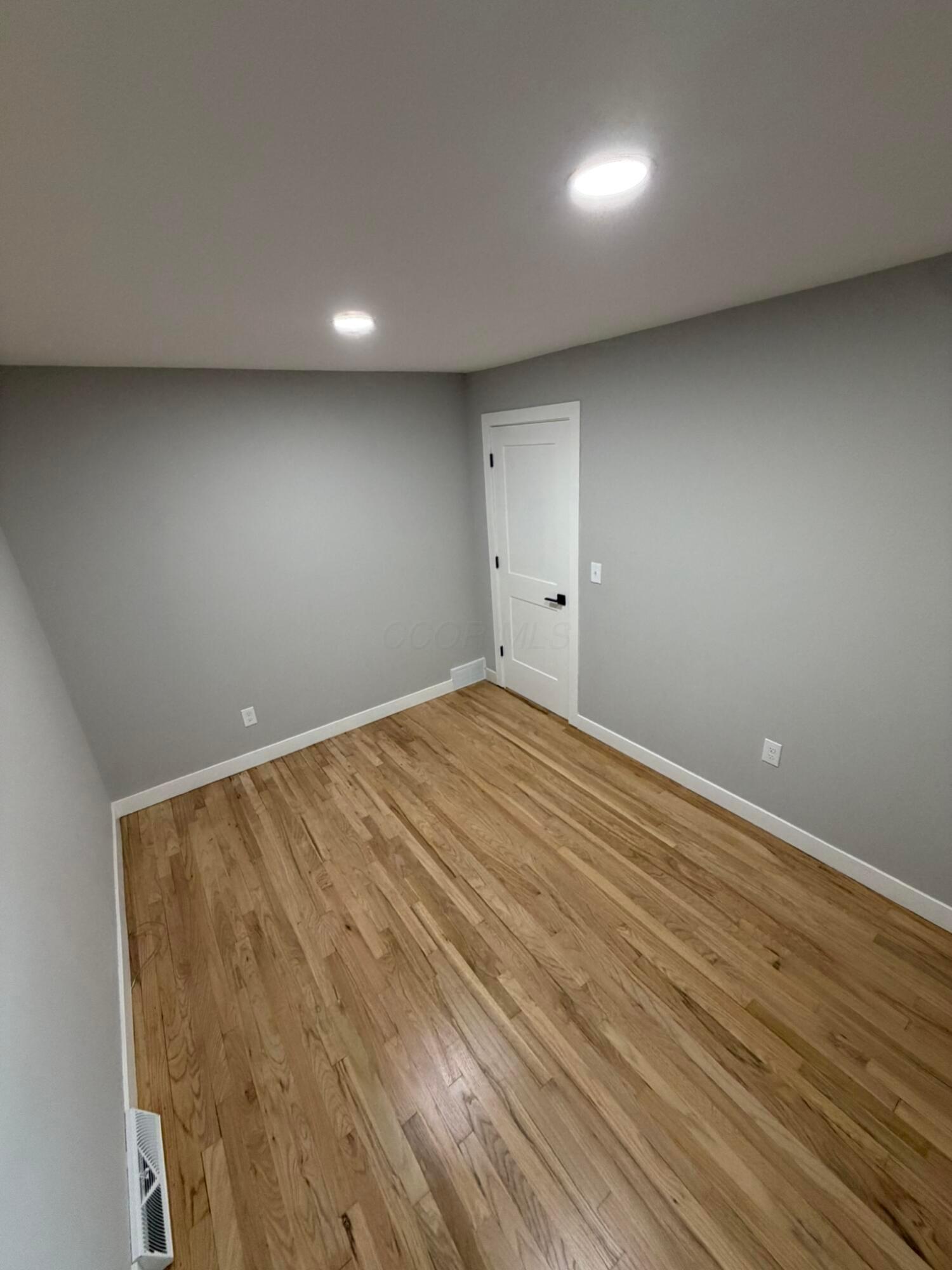 957 Old Farm Road Columbus, OH 43213 - Photo 17 of 35 Home Office