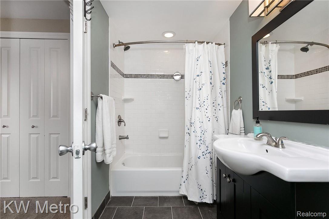 866 Columbia Road Berkley, MI 48072 - Photo 24 of 33 Columbia-24.jpg