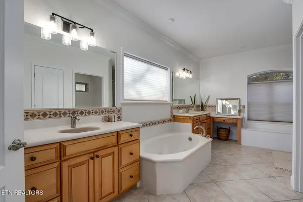 $1,425,000 | 130 Lake Vista Drive, Greenback, TN 37742