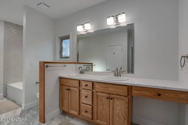 $1,425,000 | 130 Lake Vista Drive, Greenback, TN 37742