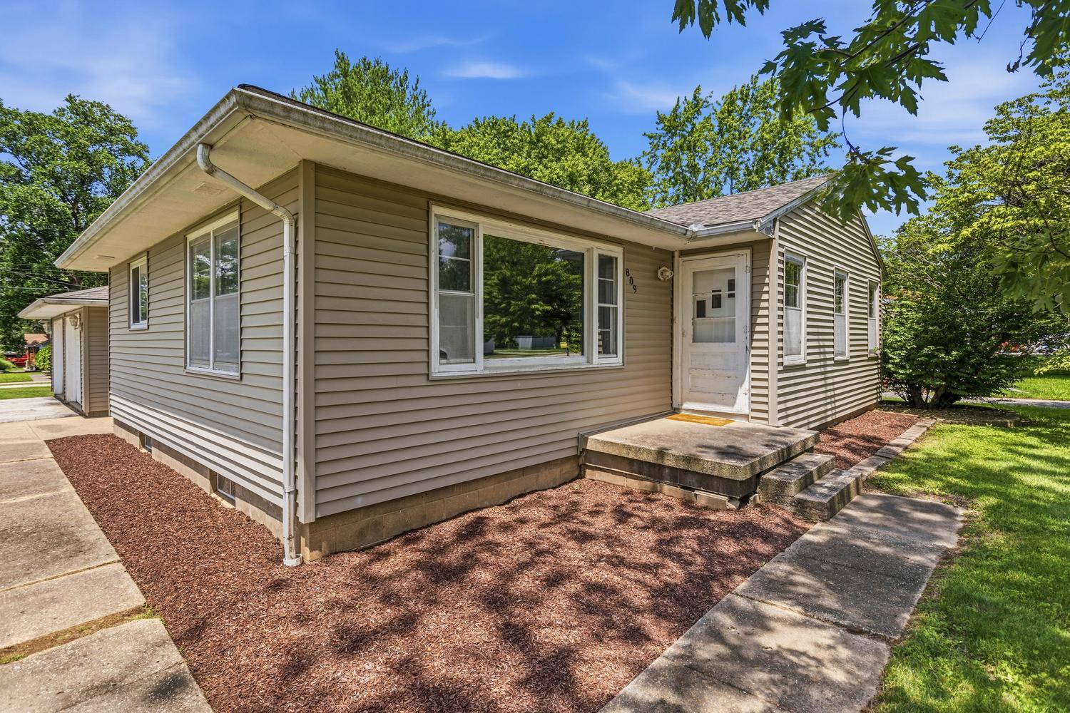 809 South Division Street Mahomet, IL 61853 - Photo 4 of 30