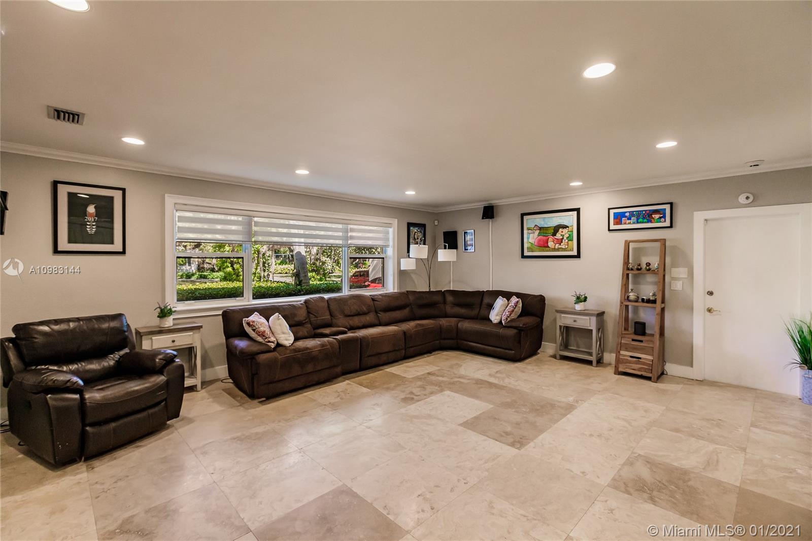 6400 Southwest 134th Drive Pinecrest, FL 33156 - Photo 20 of 50 a living room with furniture