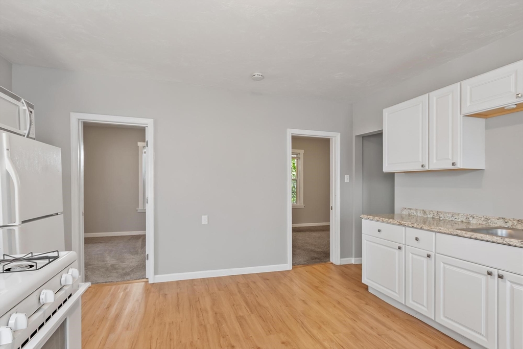 16 Doane Street Worcester, MA 01607 - Photo 8 of 42