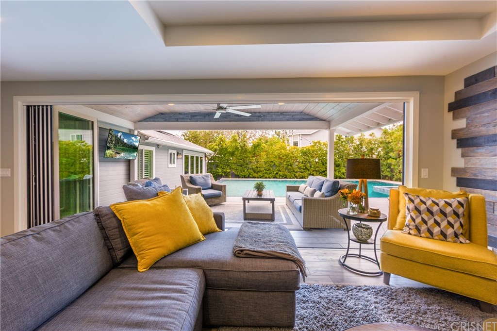 24344 Valley Street Newhall, CA 91321 - Photo 11 of 49 main house family room/deck
