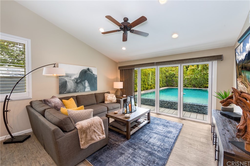 24344 Valley Street Newhall, CA 91321 - Photo 37 of 49 Guest house living room