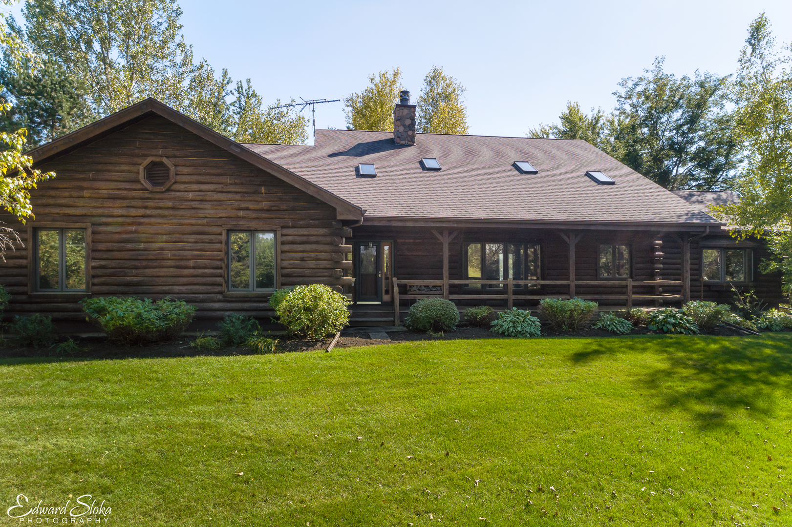 20619 Dunham Road Marengo, IL 60152 - Photo 2 of 31 a front view of a house with garden
