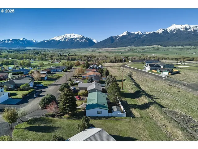 a view of a town with swimming pool and mountain view