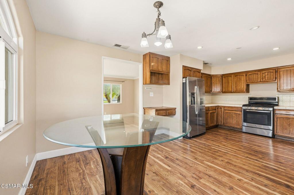 6271 Marsha Avenue Simi Valley, CA 93063 - Photo 11 of 47