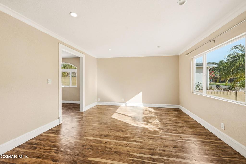 6271 Marsha Avenue Simi Valley, CA 93063 - Photo 4 of 47