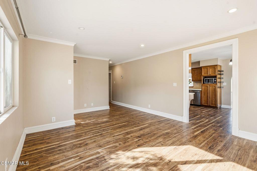 6271 Marsha Avenue Simi Valley, CA 93063 - Photo 6 of 47