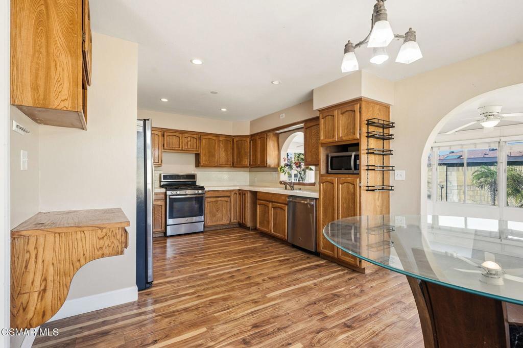 6271 Marsha Avenue Simi Valley, CA 93063 - Photo 9 of 47