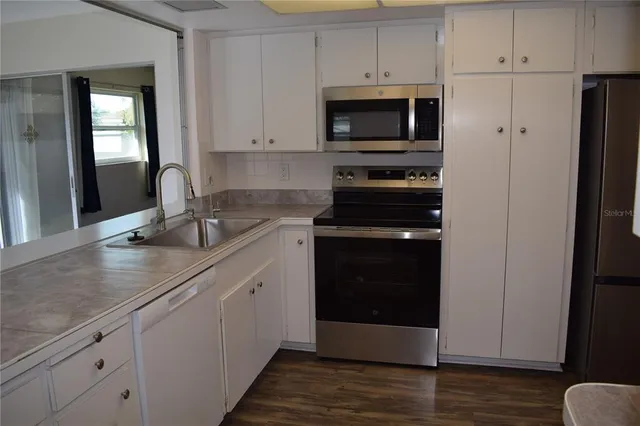 $2,150 | 2608 Oneida Road, Venice, FL 34293