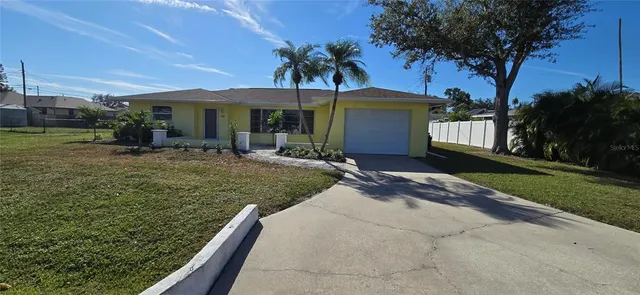 $2,150 | 2608 Oneida Road, Venice, FL 34293