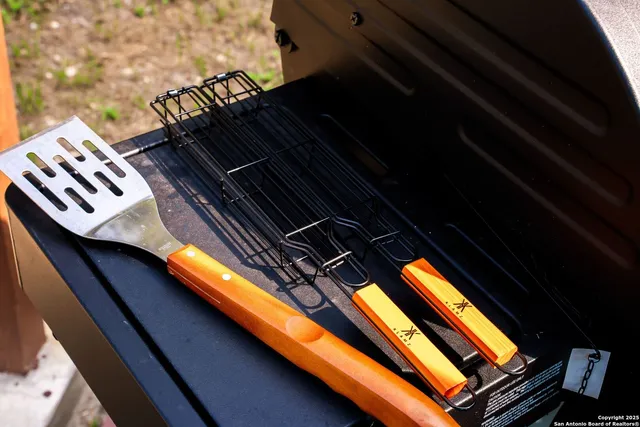 $3,700 | 8410 Oak Fence Street, San Antonio, TX 78251