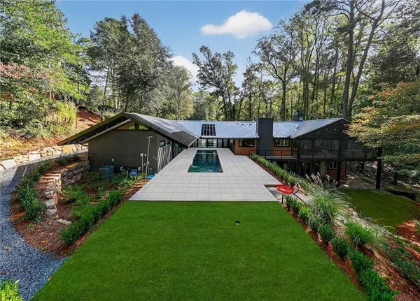 a view of a back yard of the house